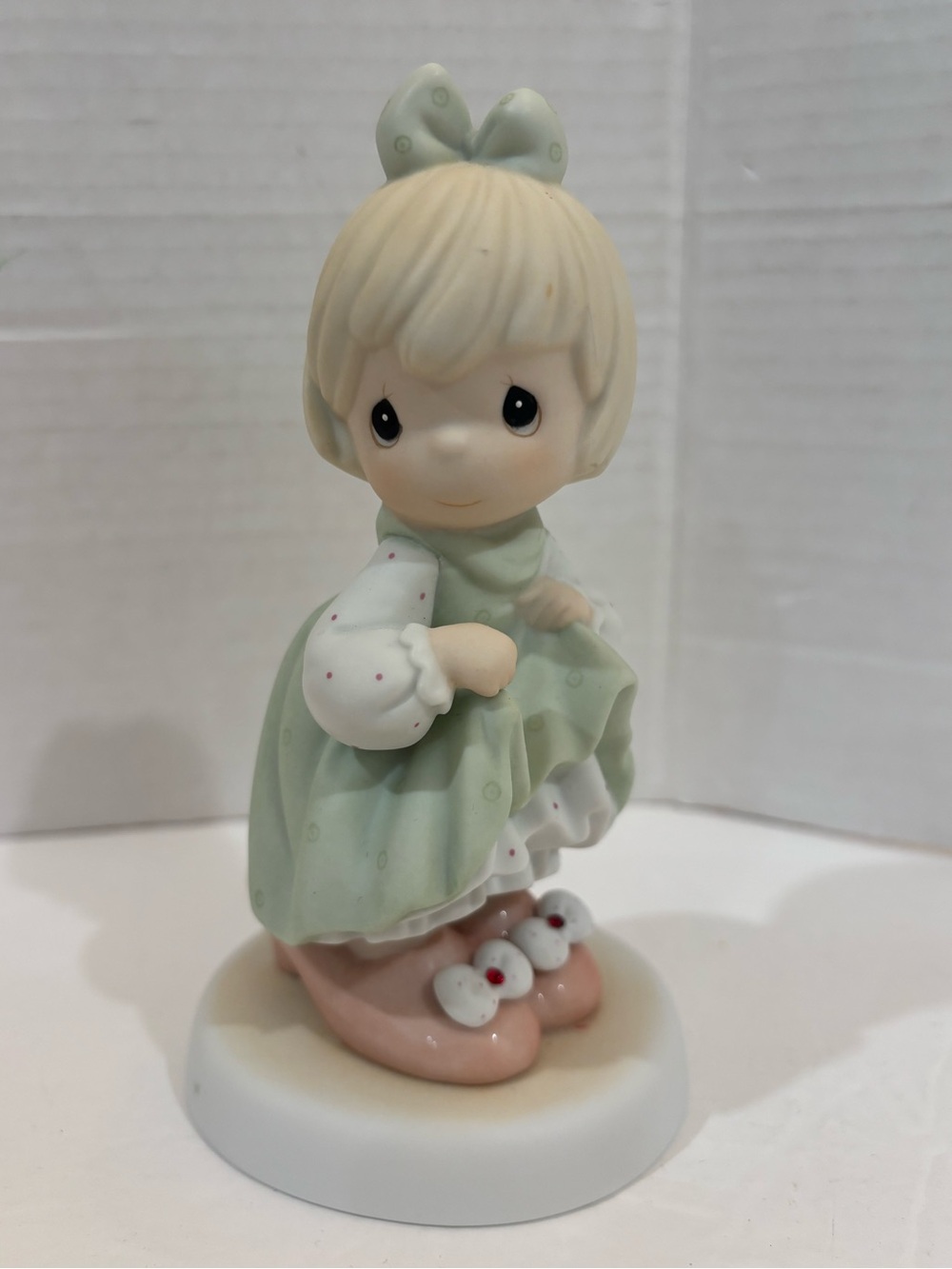 VINTAGE PRECIOUS MOMENTS “Who’s Gonna Fill Your Shoes” Porcelain Figurine